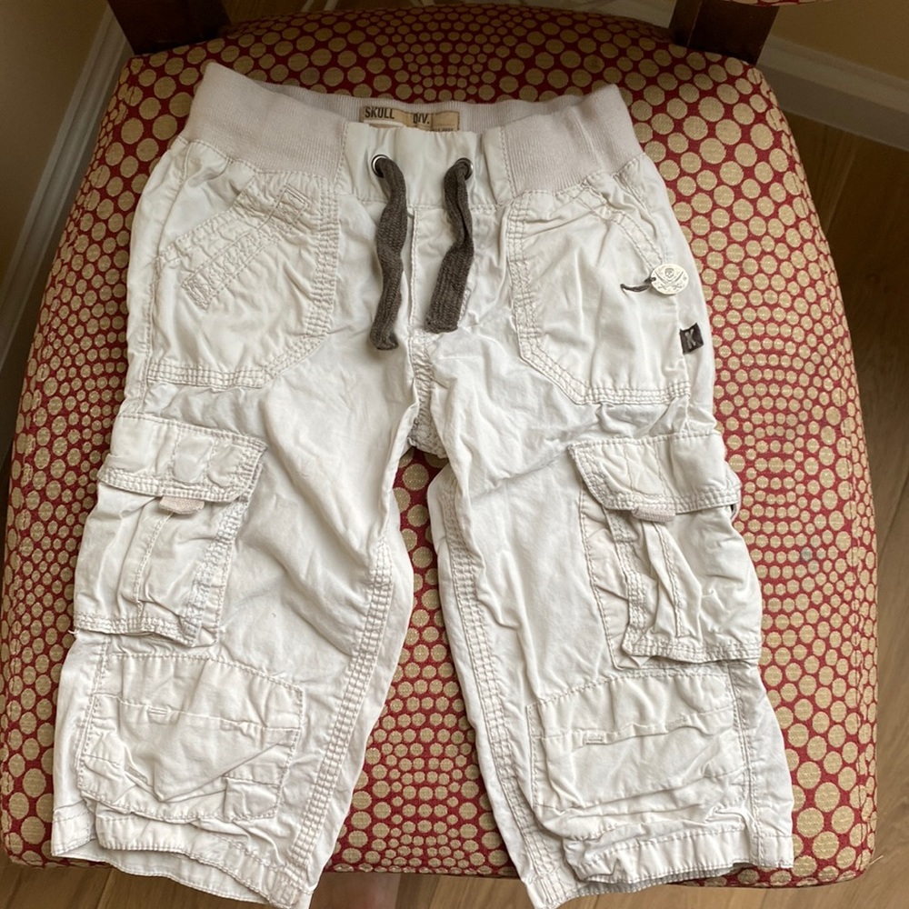 Boys 3/4 pants. Barely worn, excellent condition.